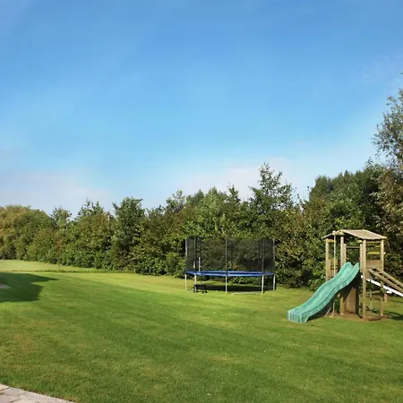 Villa In With Garden *